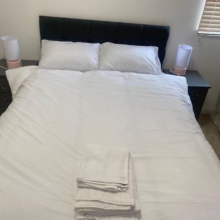 Cozy Two Bedroom Flat In The Heart Of Лондон Екстериор снимка
