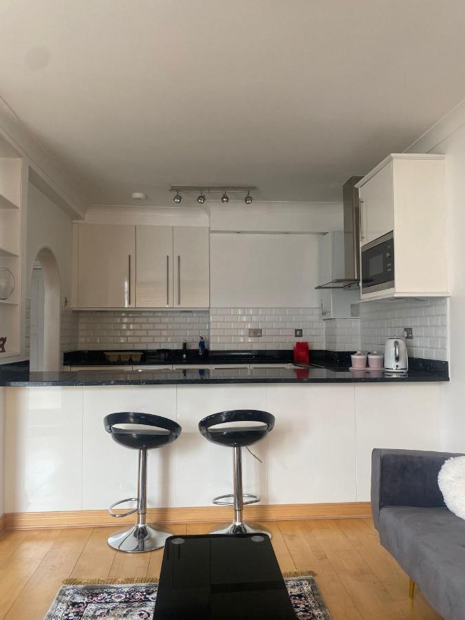 Cozy Two Bedroom Flat In The Heart Of Лондон Екстериор снимка