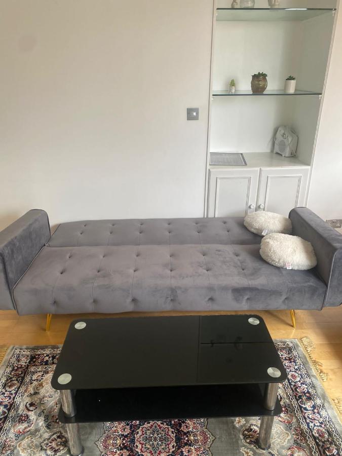 Cozy Two Bedroom Flat In The Heart Of Лондон Екстериор снимка